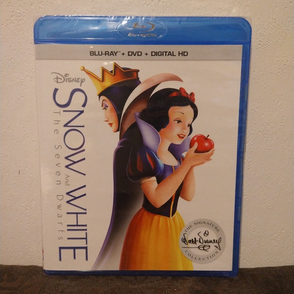 New -  Snow White and The Seven Dwarfs Blu-Ray & DVD